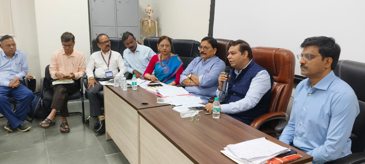 Shiv Sena MP Ravindra Waikar Ne HBT Trauma Aur Cooper Hospitals Mein Sudhaar Ke Nirdesh Diye: Siddharth-Oshiwara Hospitals Ko Jaldi Kholein, Cath Lab Aur Chemo Suvidhaen Badhayein