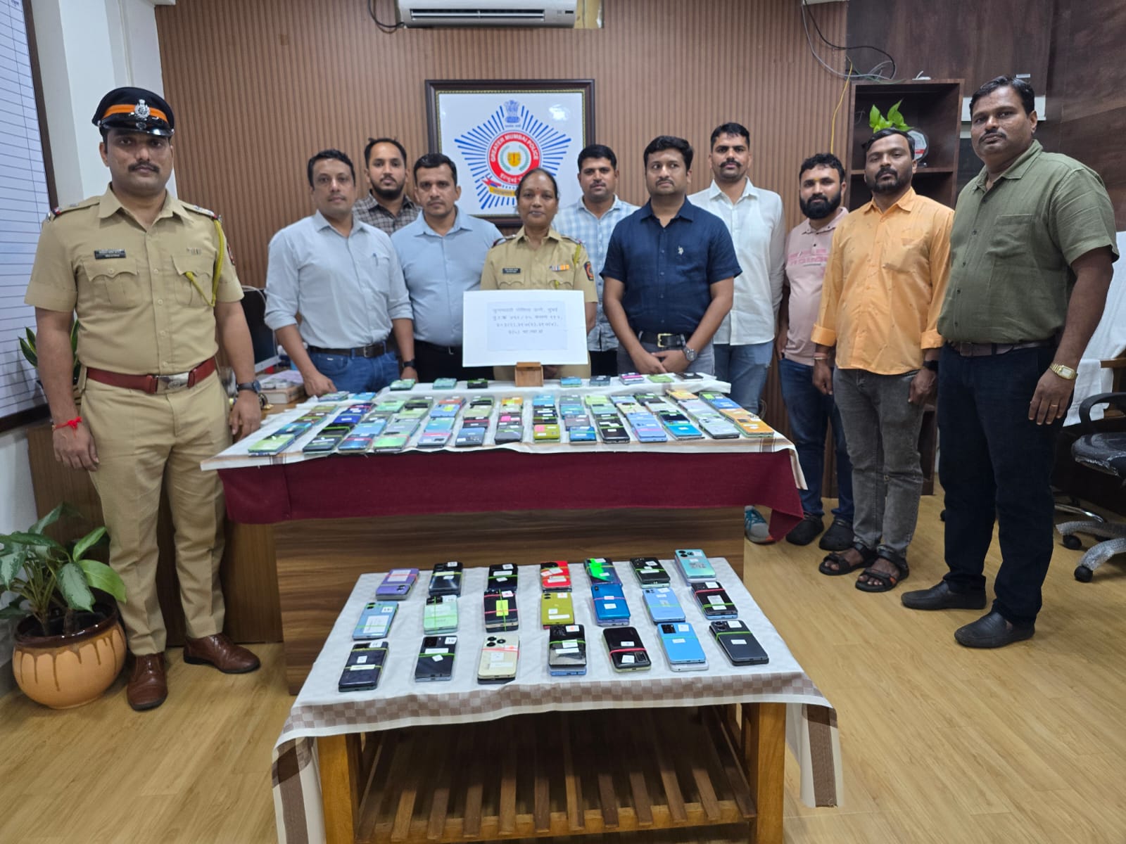 Chunabhatti Police Ne International Mobile Theft Gang KovPakda, 8 Arrest, ₹30.48 Lakh Ke 183 Phones Recover