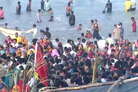 Chhath Puja Ke Baad Mumbai Mein Safai Abhiyan Shuru – Dadar Beach Par Ki Gayi Safai