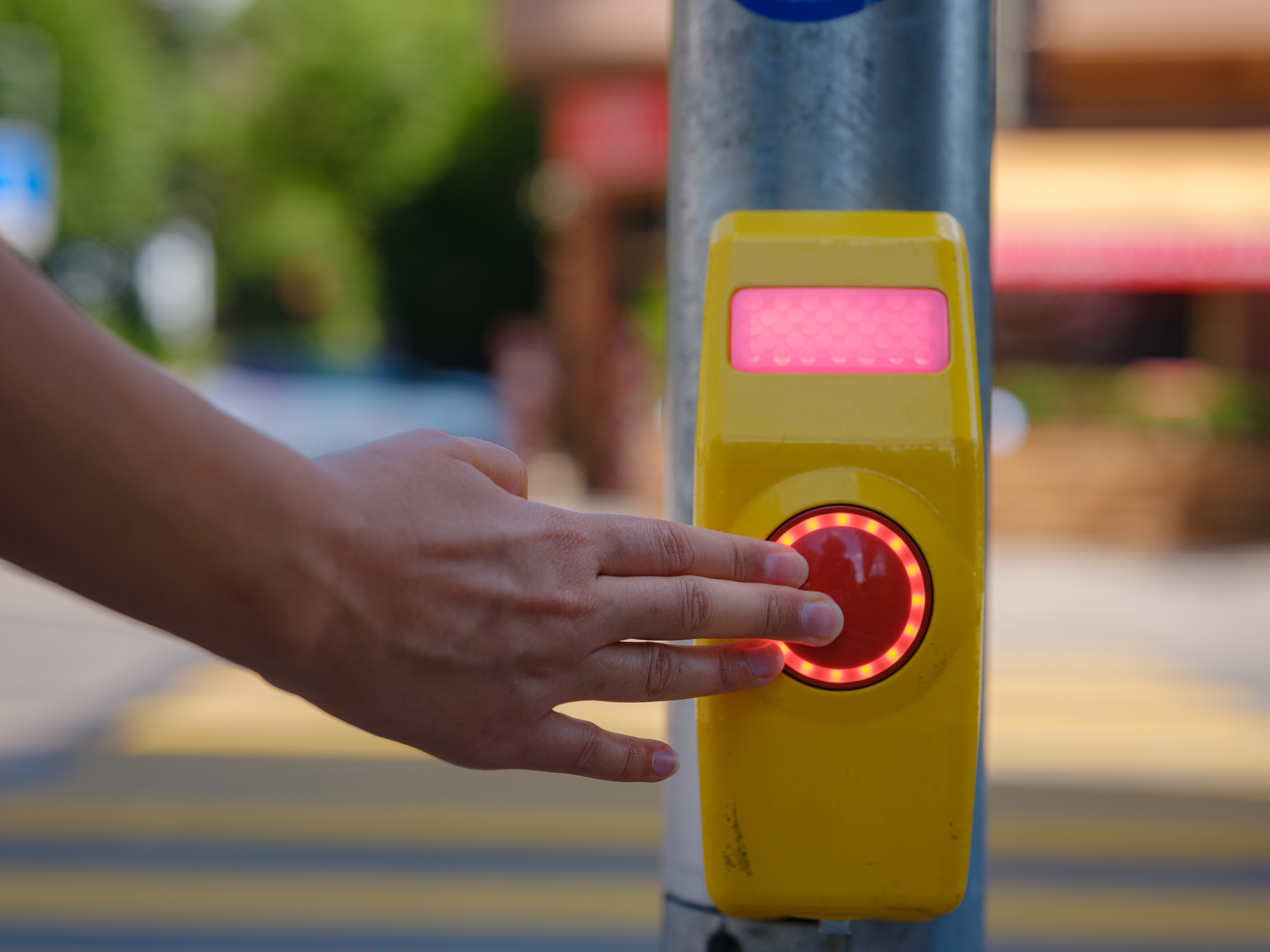 Mumbai Mein Divyangon Ke Liye Bada Kadam: BMC Lagaayegi Traffic Signals Par Push-Button Beepers