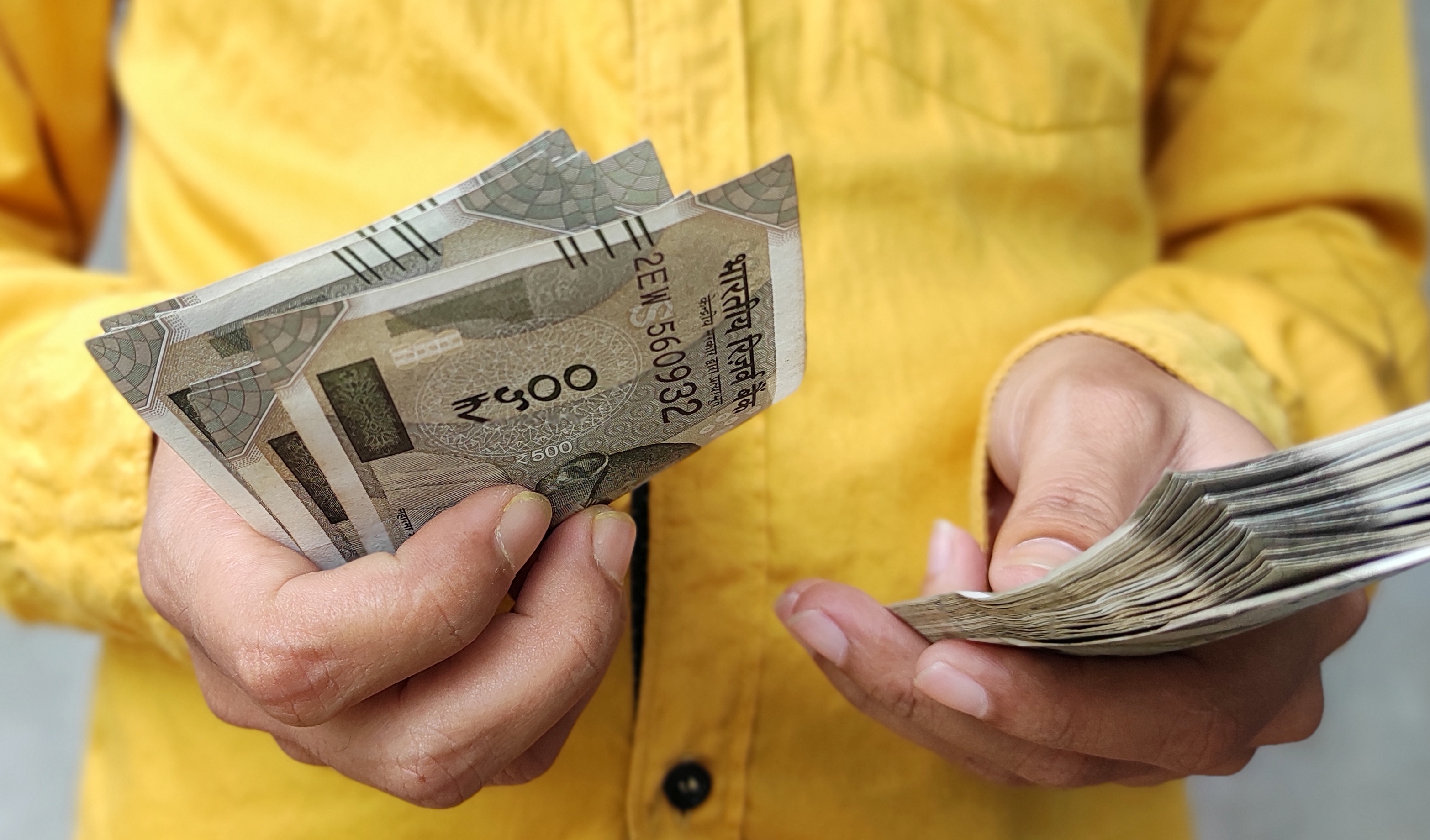 Mumbai ACB ne MHADA Engineer Ranjit Chavan ko ₹40,000 rishwat lete hue rangey haath pakda.
