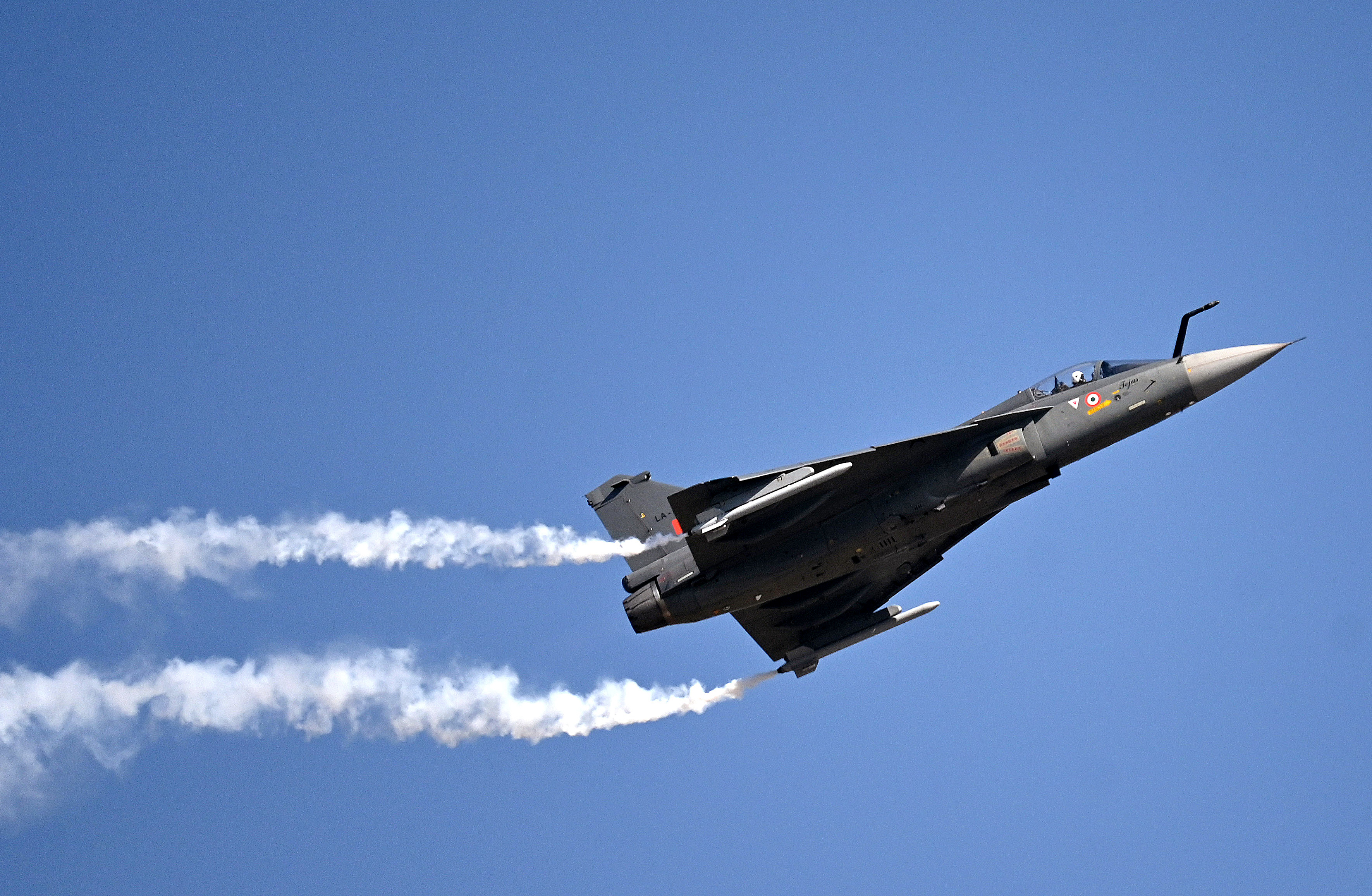 Dubai Air Show Me Indian Air Force Ka Tejas Fighter Jet Crash