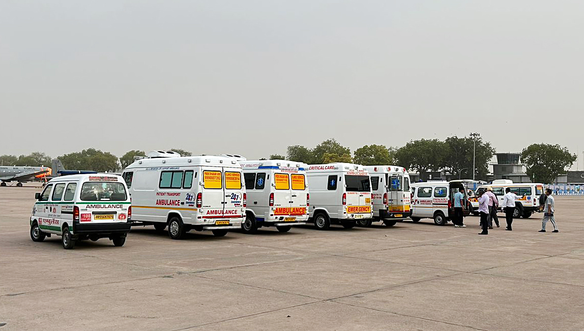 Maharashtra Government Ne Ambulances Me Fare Charts Mandate Kiya — Over-Charging Ka Samna Kam karna hoga