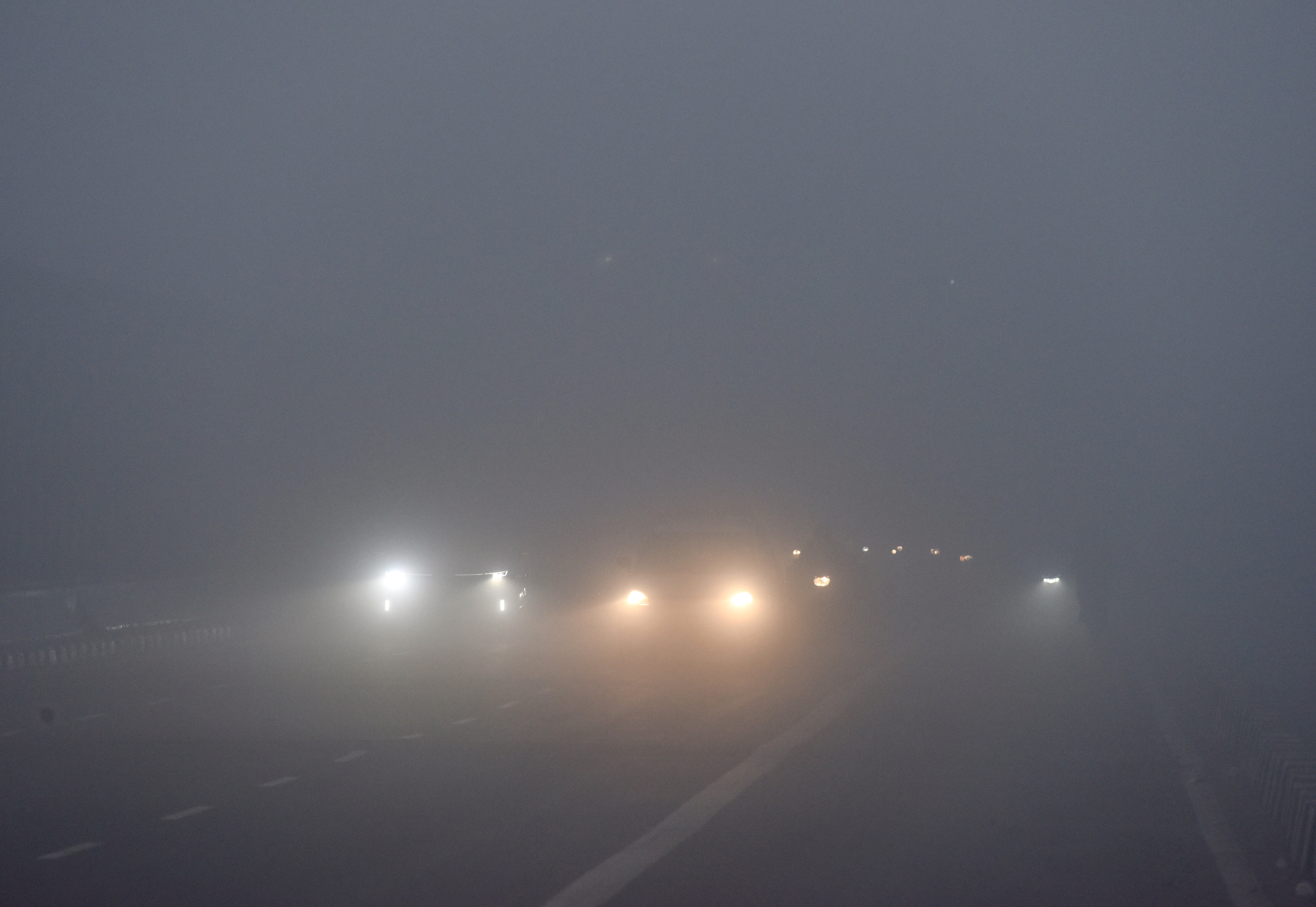Thane Me November Ki Thand Ka Aagaaz! Fog Ne Shahar Ko Hill Station Bana Diya