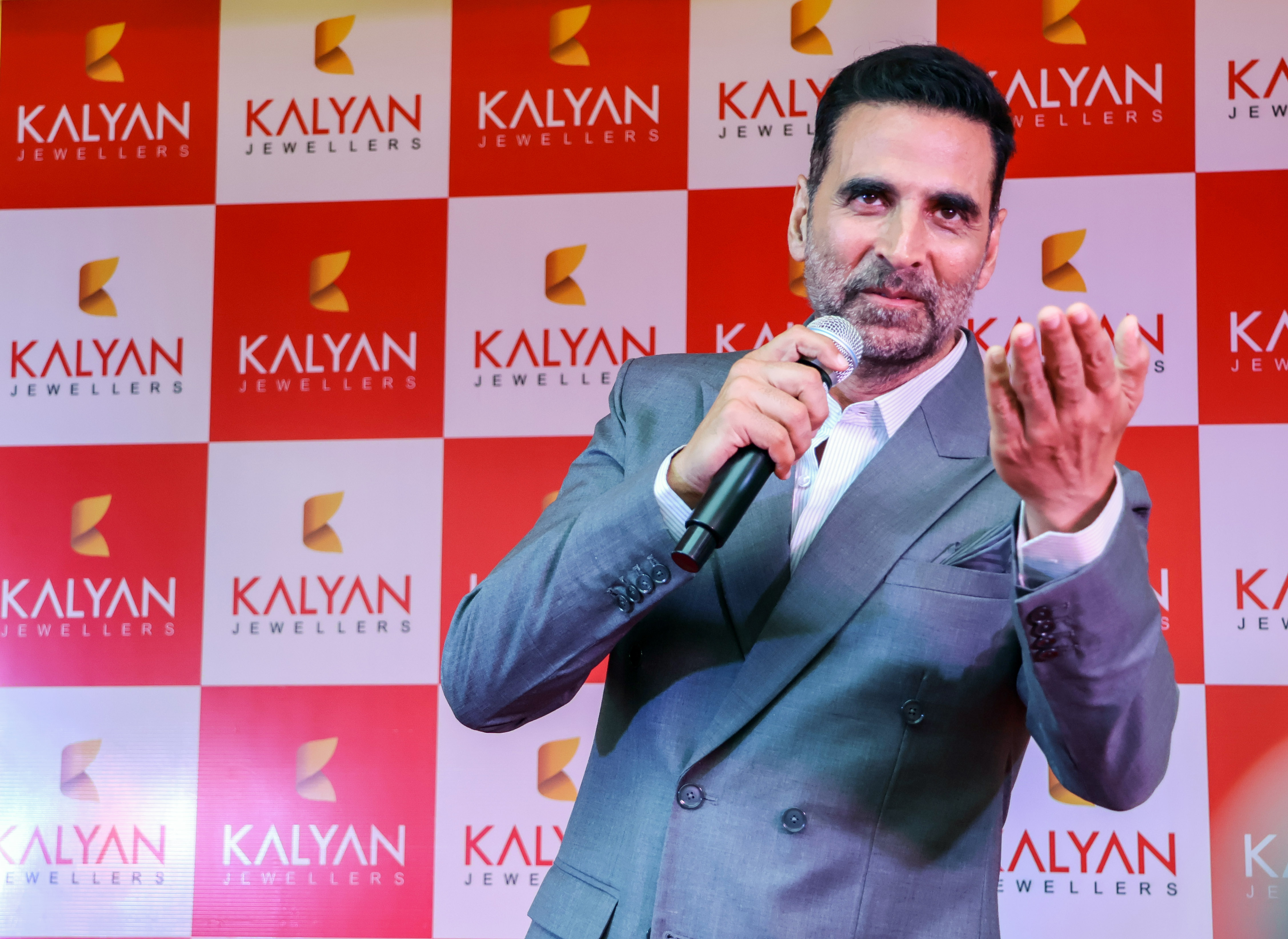 “…Dharmendra ji was the hero every boy wanted to be”: Akshay Kumar pays tribute to ‘He-Man’ of Bollywood