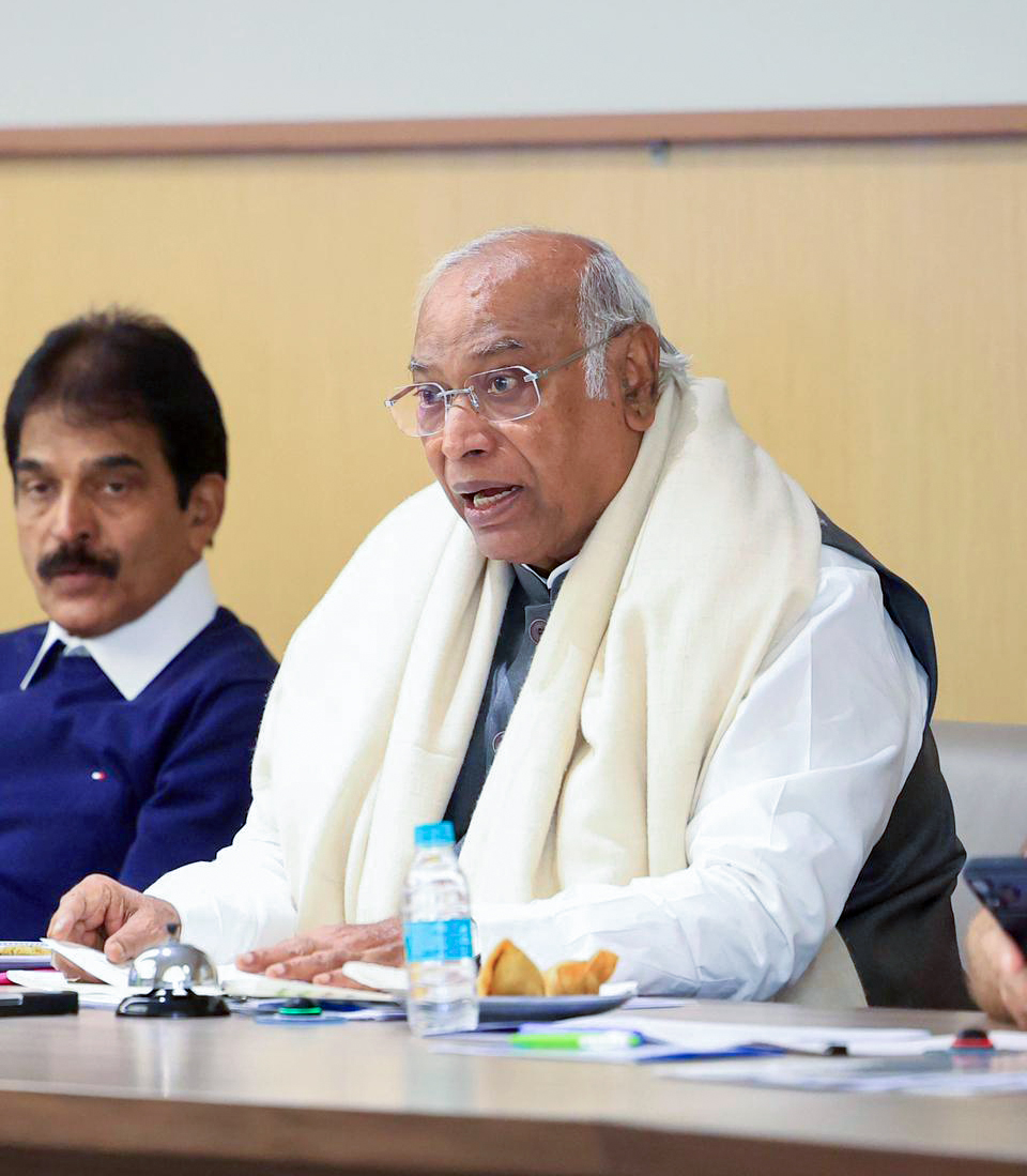 “Will give medicine when required”: Kharge on Karnataka CM post tussle