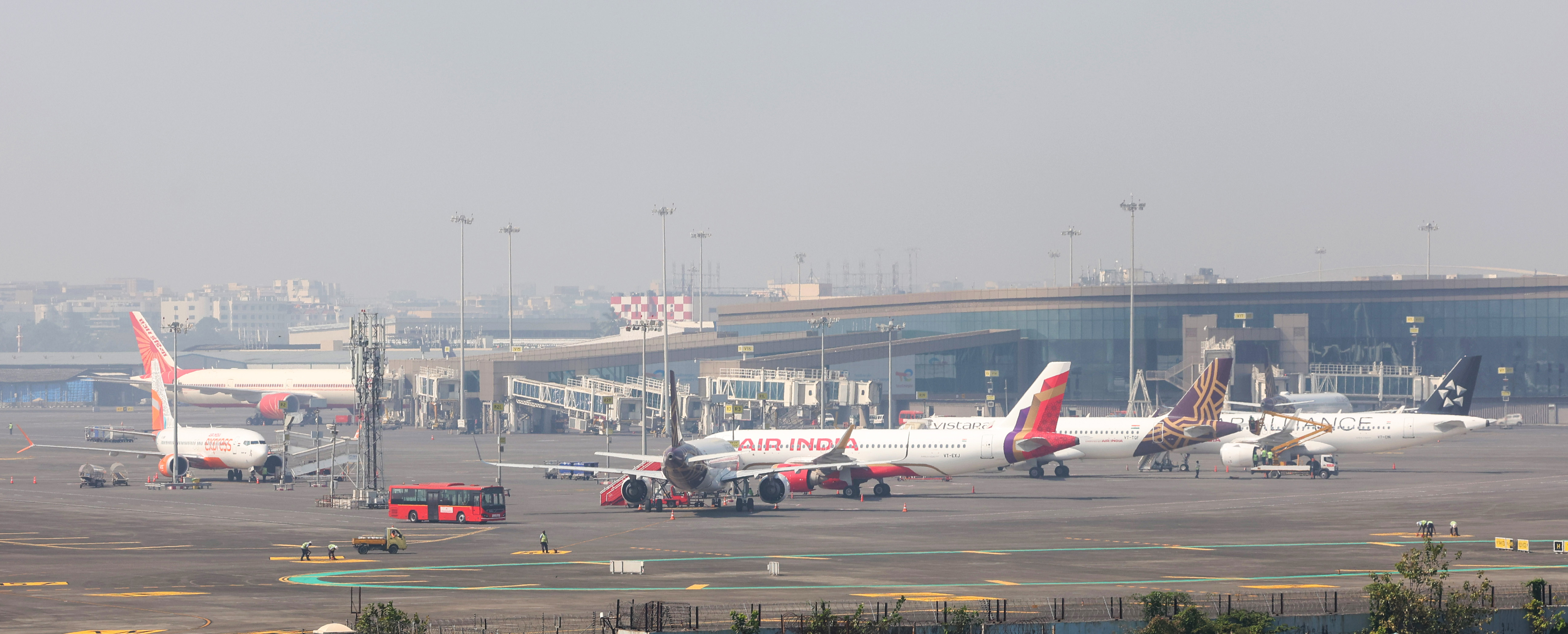 Mumbai Airport Ne Banaya Naya World Record: Ek Din Me 1036 Flights — Sabse Busy Single-Runway Airport