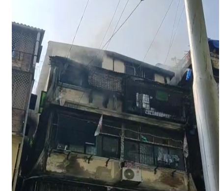 Shaida marg Dongri Opp chinch bunder post office Feeb house mai lagi aag