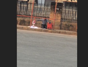 “CSMT Station ke bahar bus stop ke paas ek bag milne se afra-tafri mach gayi.