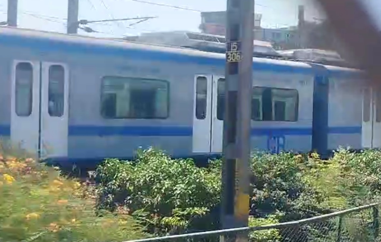 Mumbai Local Mei Bada Khulasa: Second-Class Ticket ko Bana diya Jata Tha AC Local Pass!