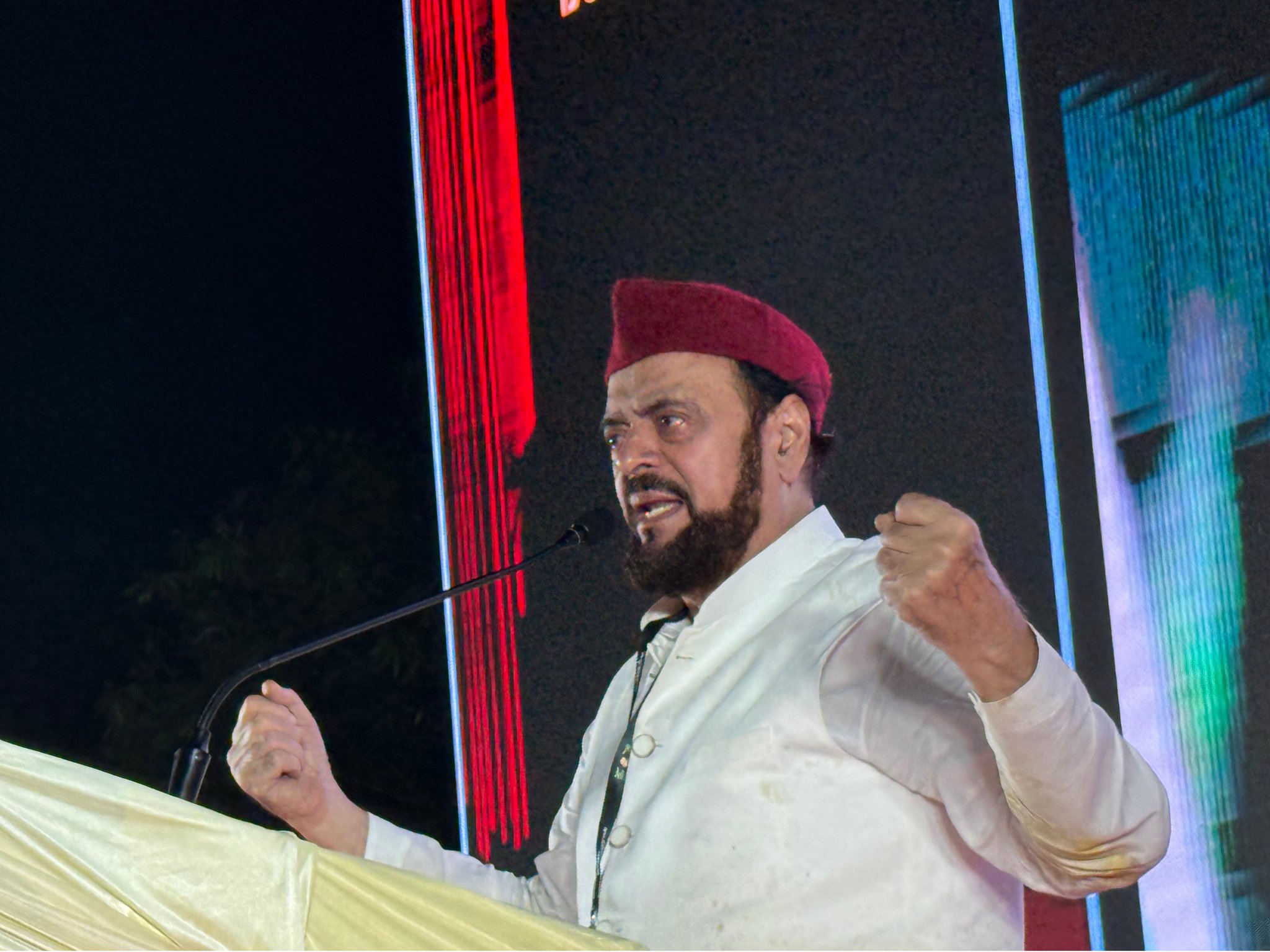 BJP Leaders Ne Abu Azmi Ke Ghar Ke Bahar Gaaya ‘Vande Mataram’