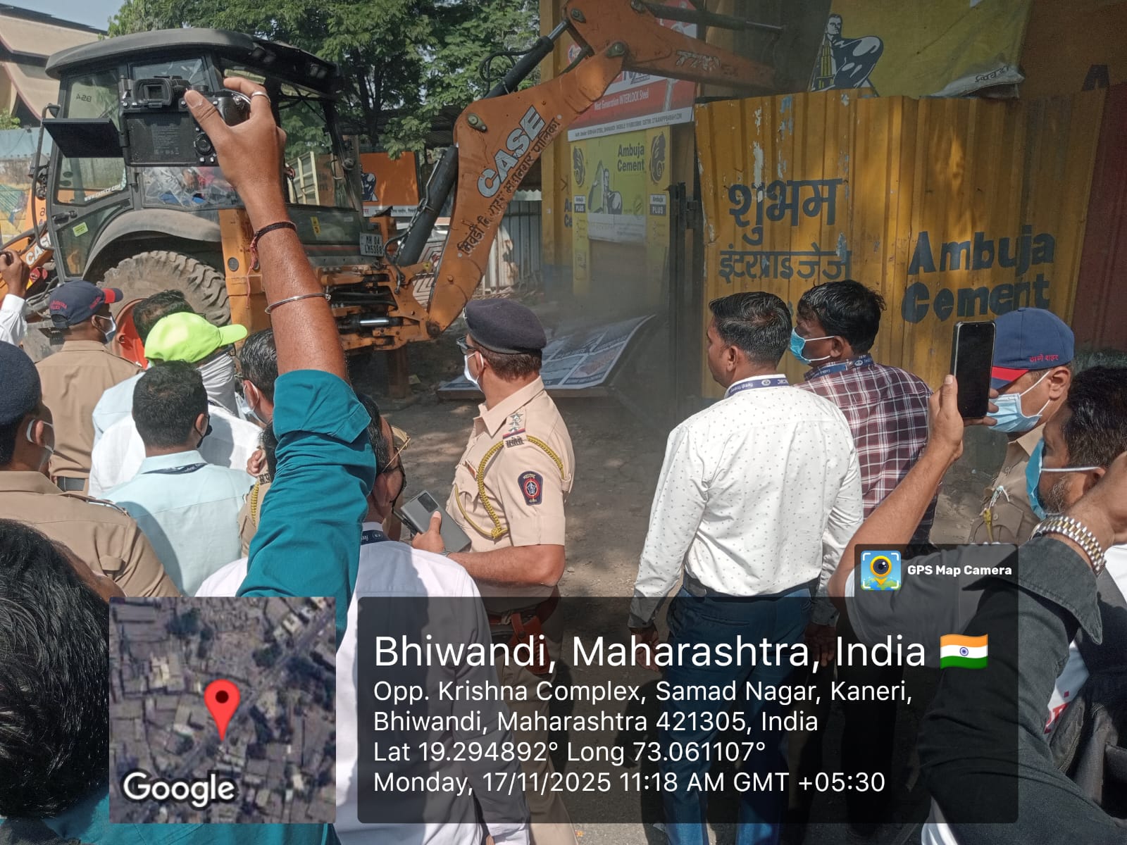 Bhiwandi Mein Road Widening Shuru, Ek Youth Ne MP Ki Convoy Ke Samne Black Flag Lehraya