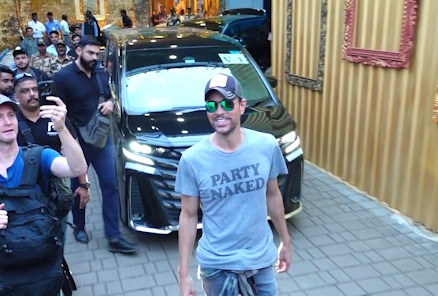 Enrique Iglesias Ke Mumbai Concert Mein – 73 Mobile Phones Gayeb, 23.85 Lakh Ki Chori; 7 FIR Darj