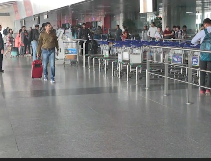 Delhi Airport Glitch Update: Sab Gradually Theek Ho Raha Hai – 800+ Flights Ke Hangame Ke Baad Ab Sirf 129 Delay