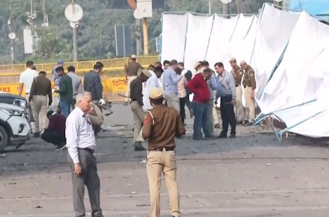 Delhi Ke Red Fort Ke Paas Gadi Me Blast: Kam Se Kam 8 Mare, 19 Jyada Injured