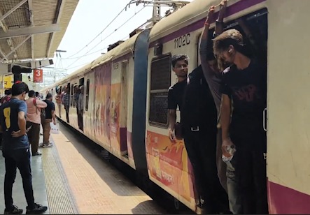 Central Railway Line Me Rail-Fracture — Vikhroli Se Kanjurmarg Ke Beech Trains 10-20 Minute Late