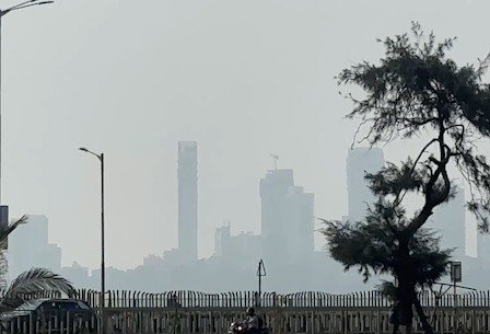Mumbai Me Dhundli Si Subah — AQI 243 “Unhealthy” Category Me