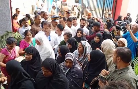 Public School ke Inauguration mein Hungama at Andheri West