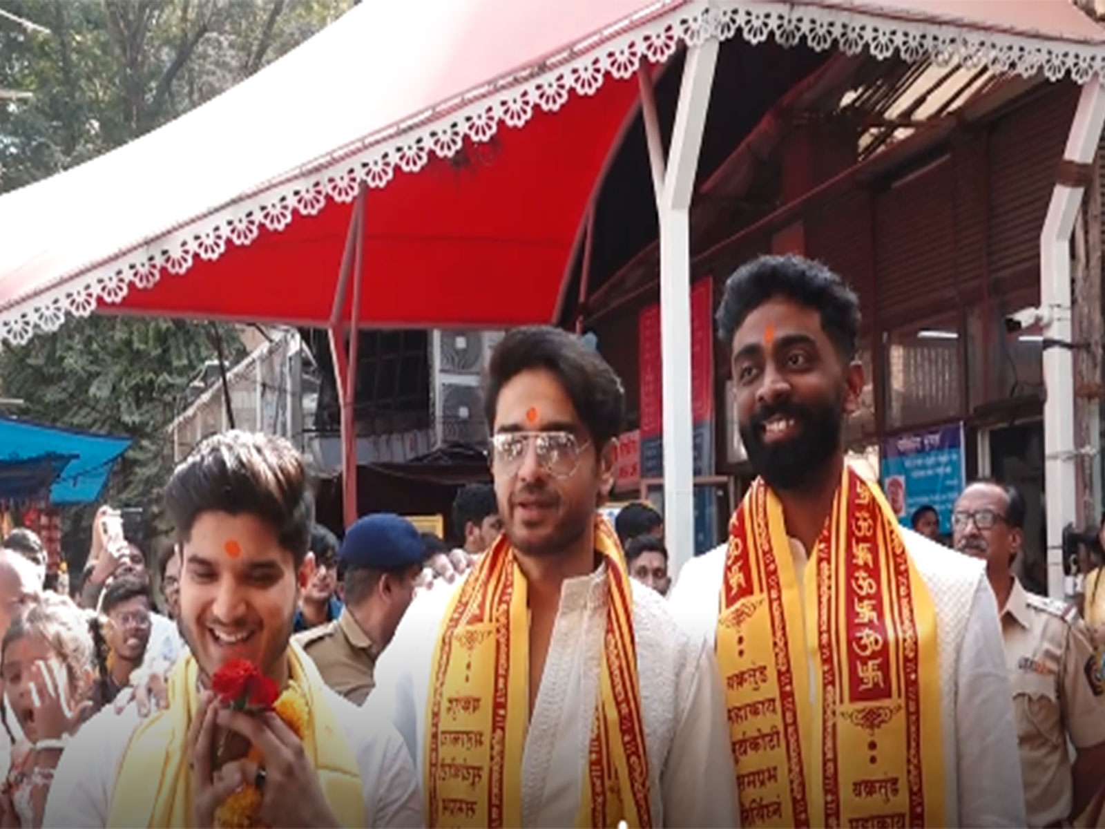 Mumbai: ‘Bigg Boss 19’ winner Gaurav Khanna offers prayers at Siddhivinayak Temple on birthday; Co-contestants Pranit More, Mridul Tiwari join him