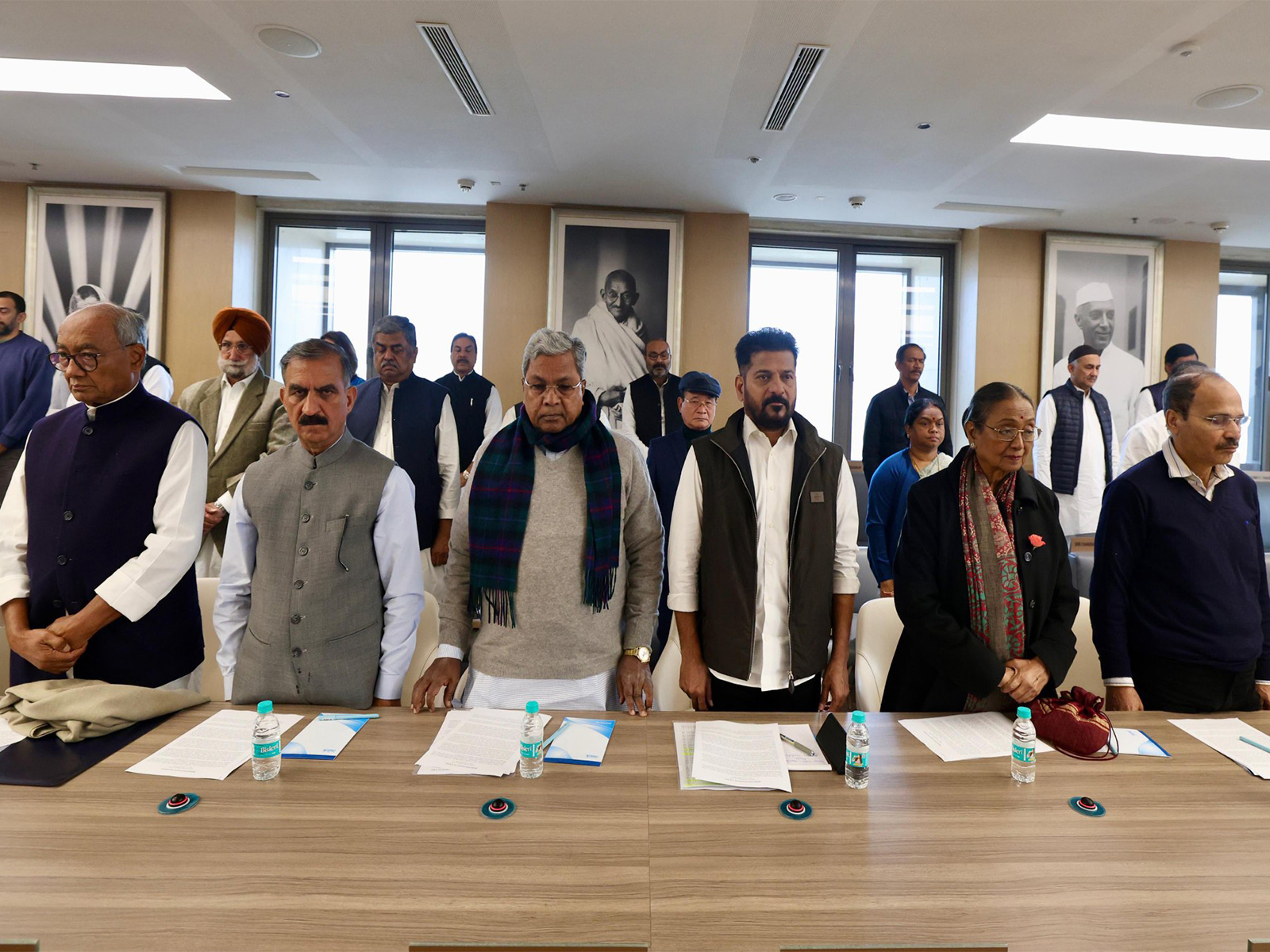 CWC meet condemns changing MGNREGA, focuses on poll preparations, “Vote theft”: Siddaramaiah