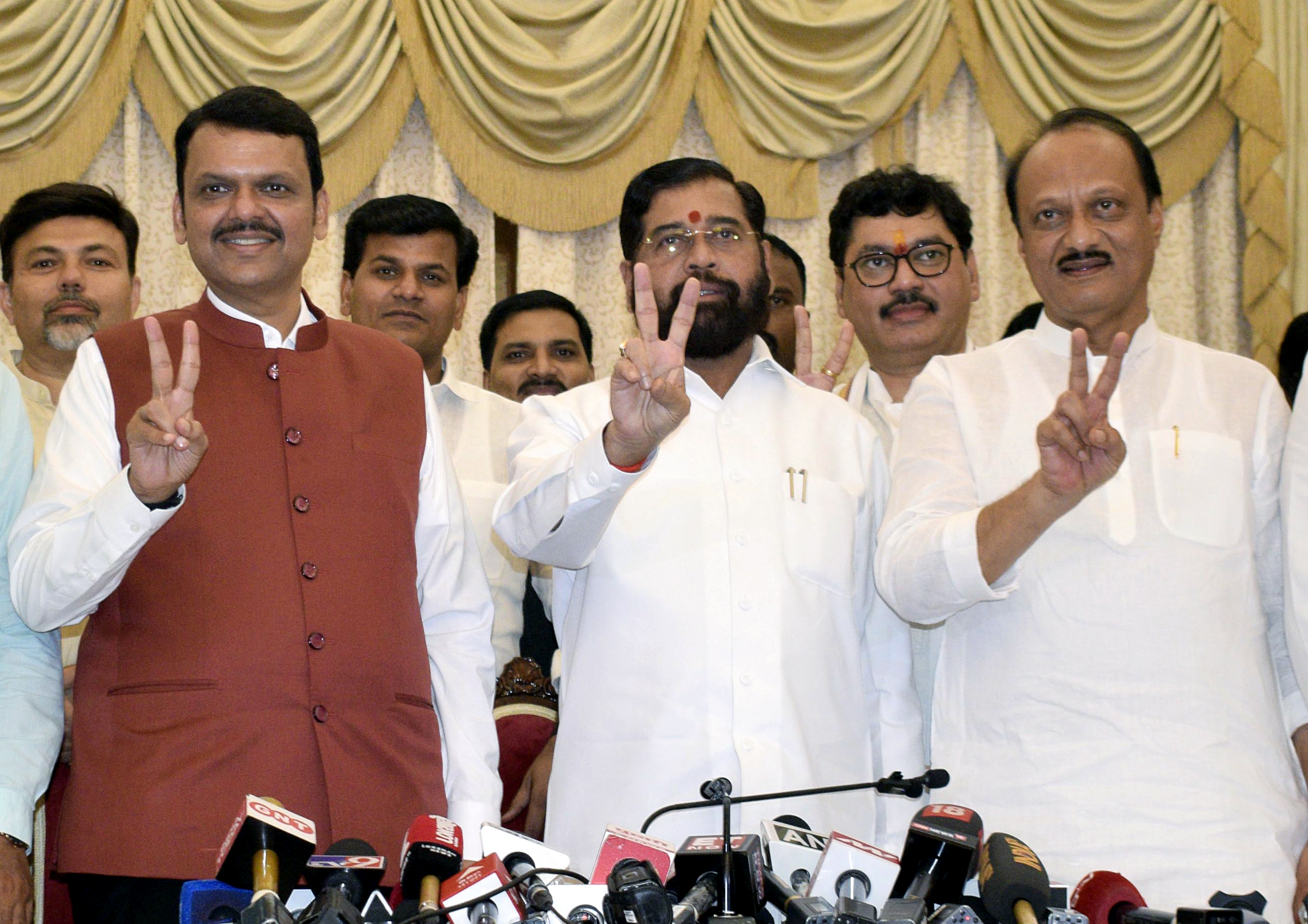 68 Mahayuti Candidates Bina Muqabla Jeete, Opposition Ne Lagaye Pressure Aur Paise Ke Aarop