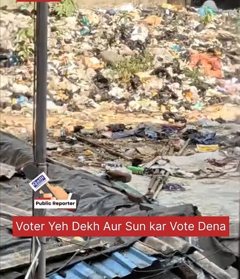 Habib hospital ke saamne 2 building ke beech itna Saara kachra Iska zimmedaar kaun aur isko clear karne ki zimmedaari kiski