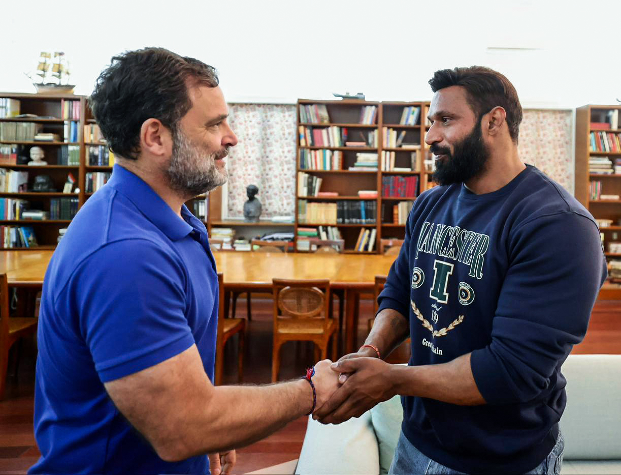 Rahul Gandhi ne Mohammad Deepak se ki mulaqat, kaha – “You did a great job, panic karne ki zarurat nahi”