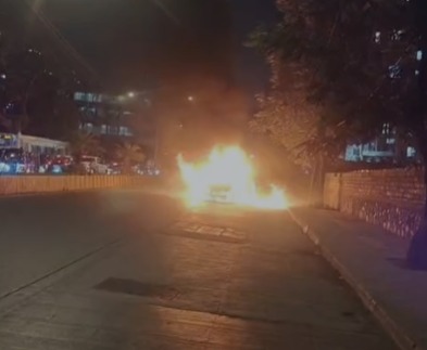Fire In Car At Andheri West Near Kokilaben Hospital