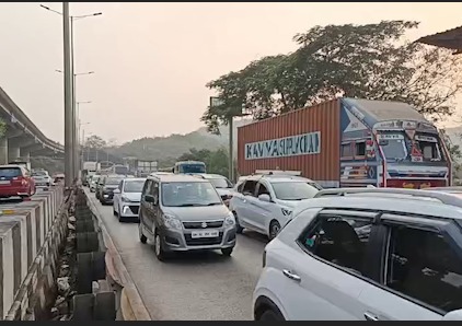 Mumbai–Pune Expressway Par Phir Traffic Jam, Bhor Ghat Ke Paas Gaadi Kharab Hone Se