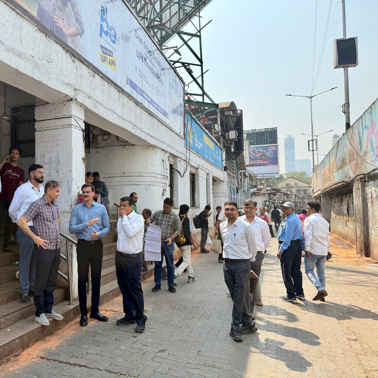 BMC ka crackdown: Dadar mein illegal hawkers par action, Commissioner ka surprise inspection