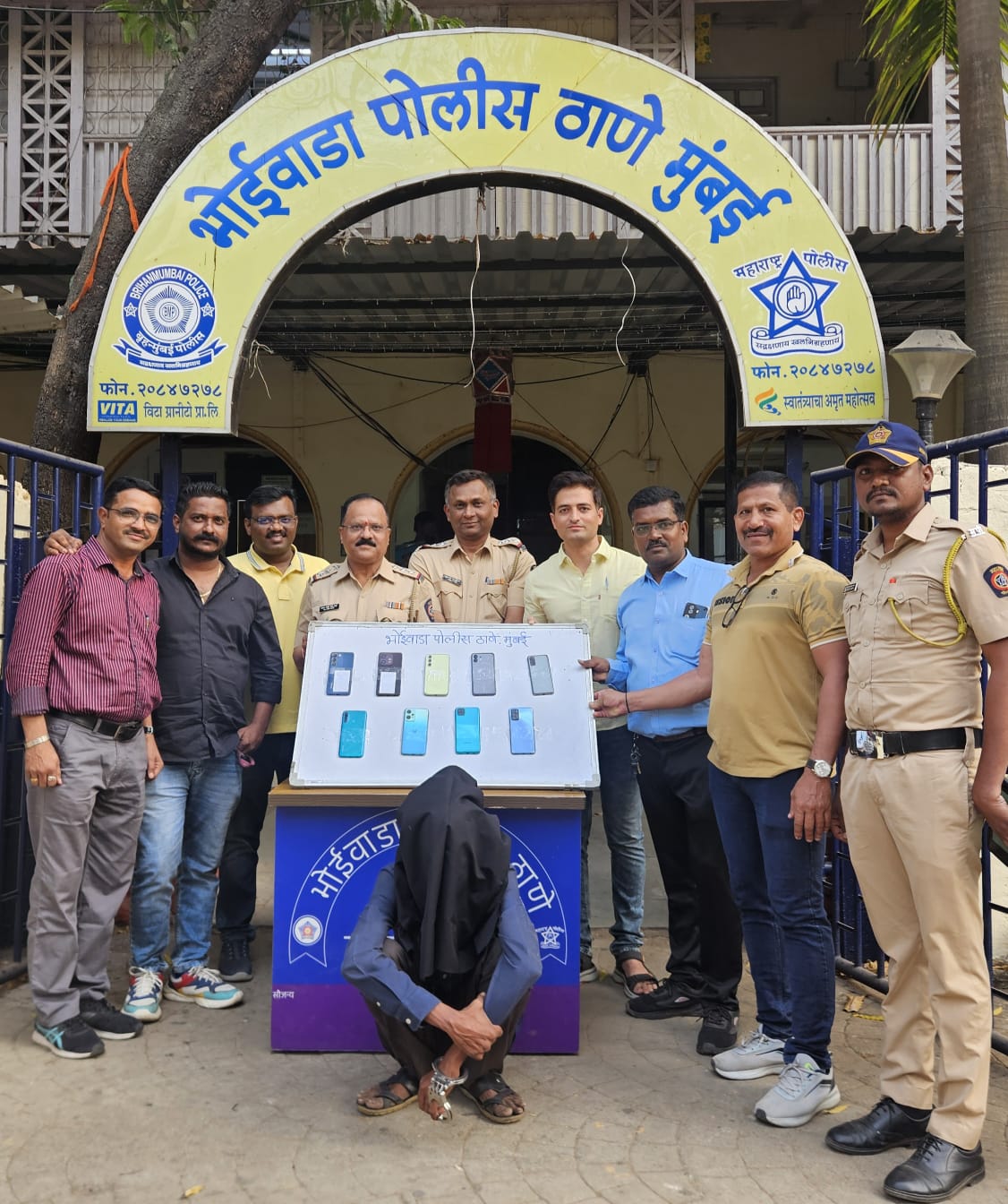 BhoiWada Police Ne Mobile Chor Ko Pakda, 9 Phone Baramad