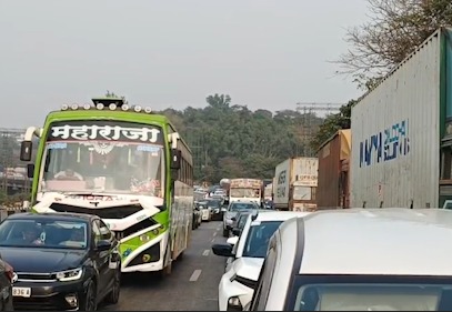 ALERT: Mumbai–Pune Expressway par bhari jam, Borghat mein emergency diversion