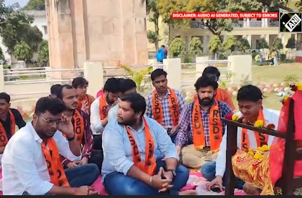 Lucknow University mein namaz ke khilaf pradarshan, Hanuman Chalisa paath ke liye date pradarshankari giraftar