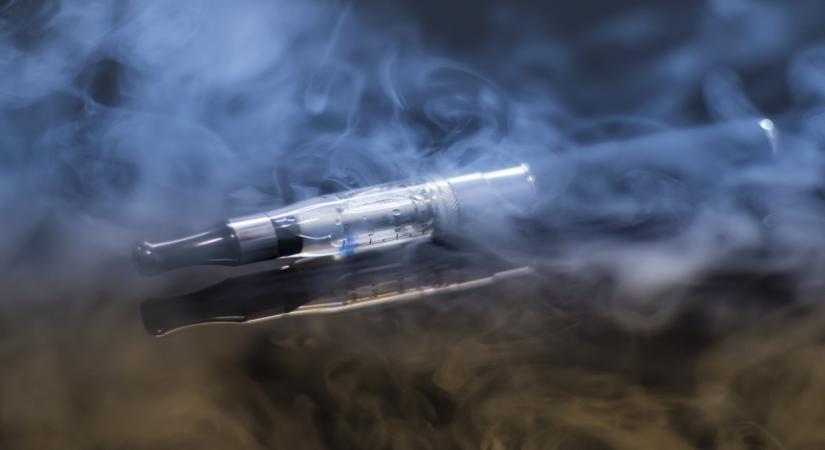 Bandra Me Banned E-Cigarettes Ke Saath 42 Saal Ka Shaks Arrest, ₹1.28 Lakh Ka Maal Zabt