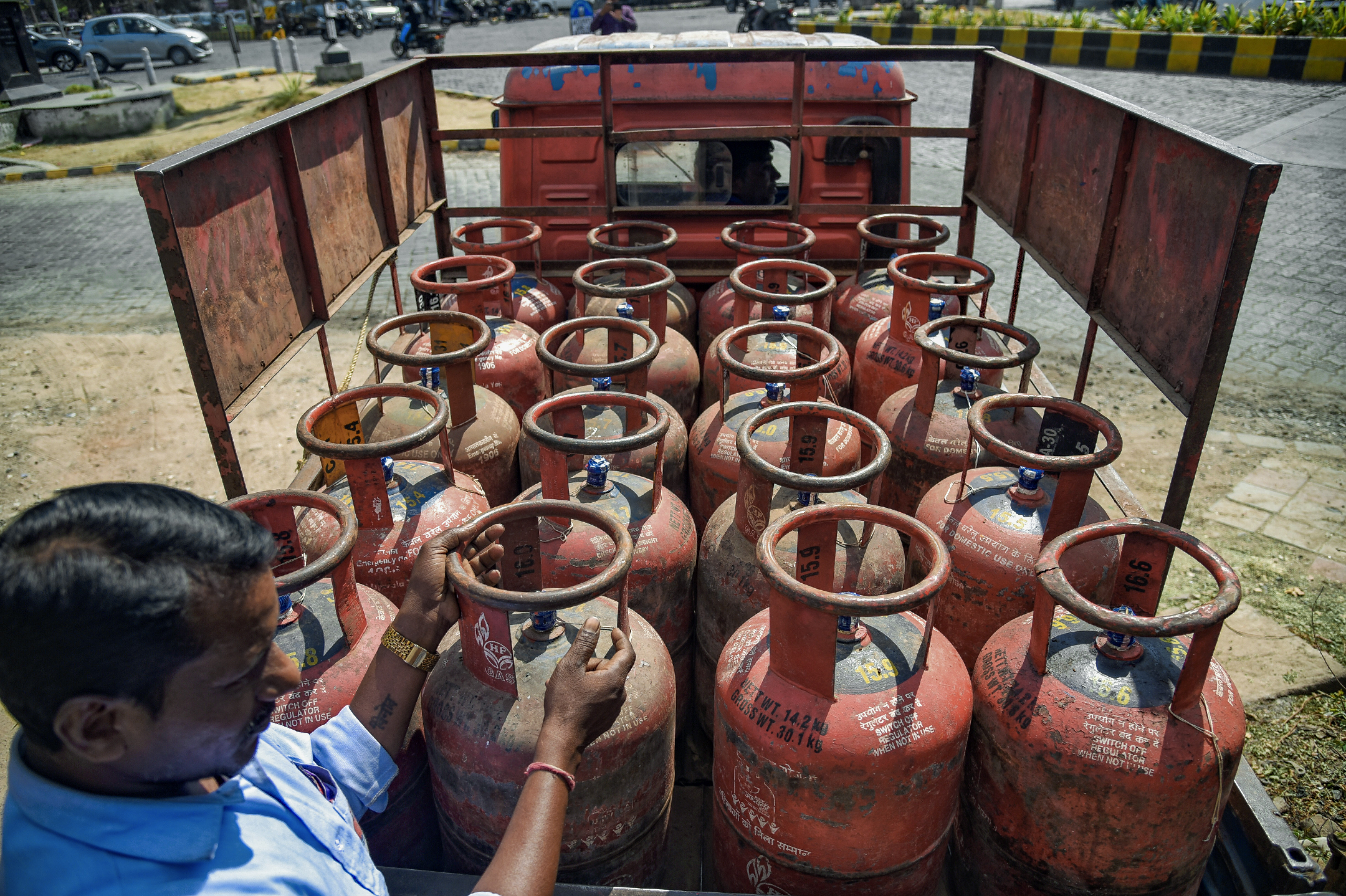 Maharashtra Ko Milega 20% Extra Commercial Gas, Supply Ab 50% Tak Pahunchegi