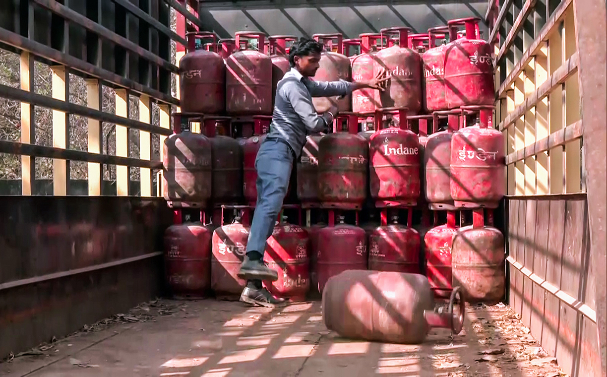 LPG Black Market Par Brake: OTP-Based DAC System Se Cylinder Diversion Rokne Ki Koshish