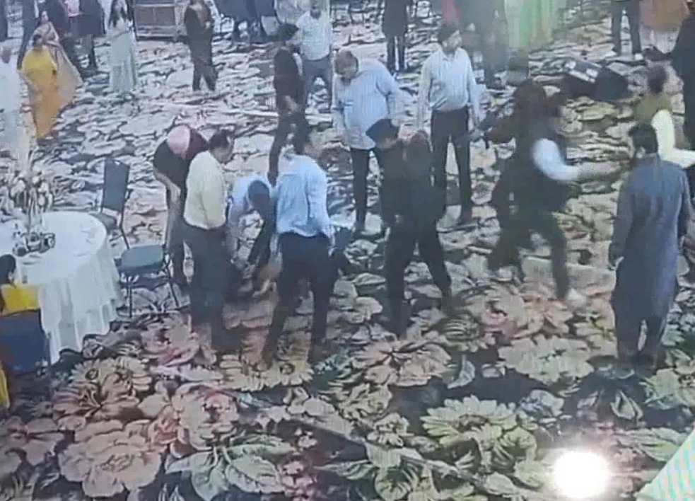 Farooq Abdullah Par Firing Ki Koshish, Hamlaawar Pakda Gaya