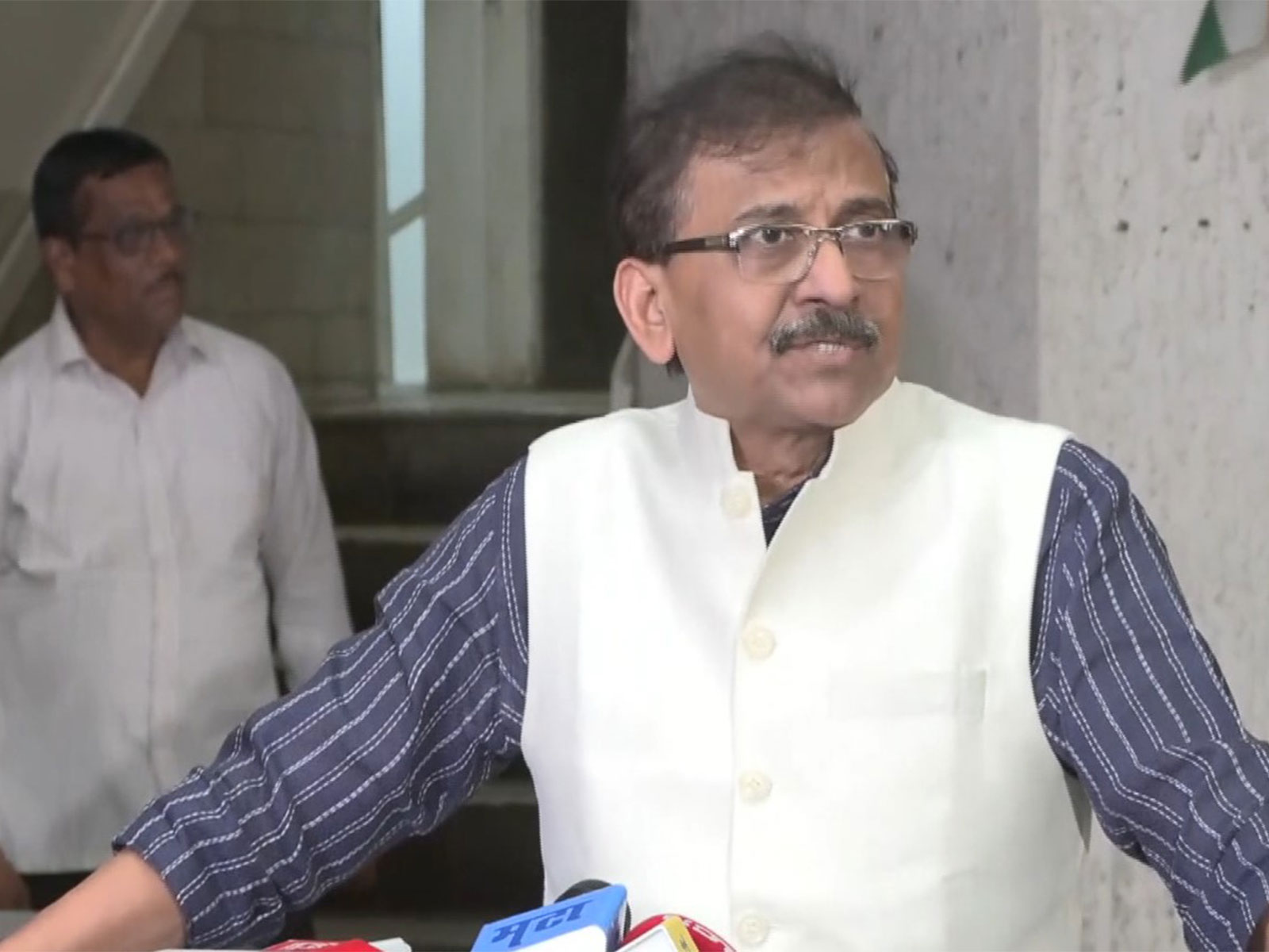 “Govt spreading rumours that everything is running smoothly”: Sanjay Raut on LPG shortage