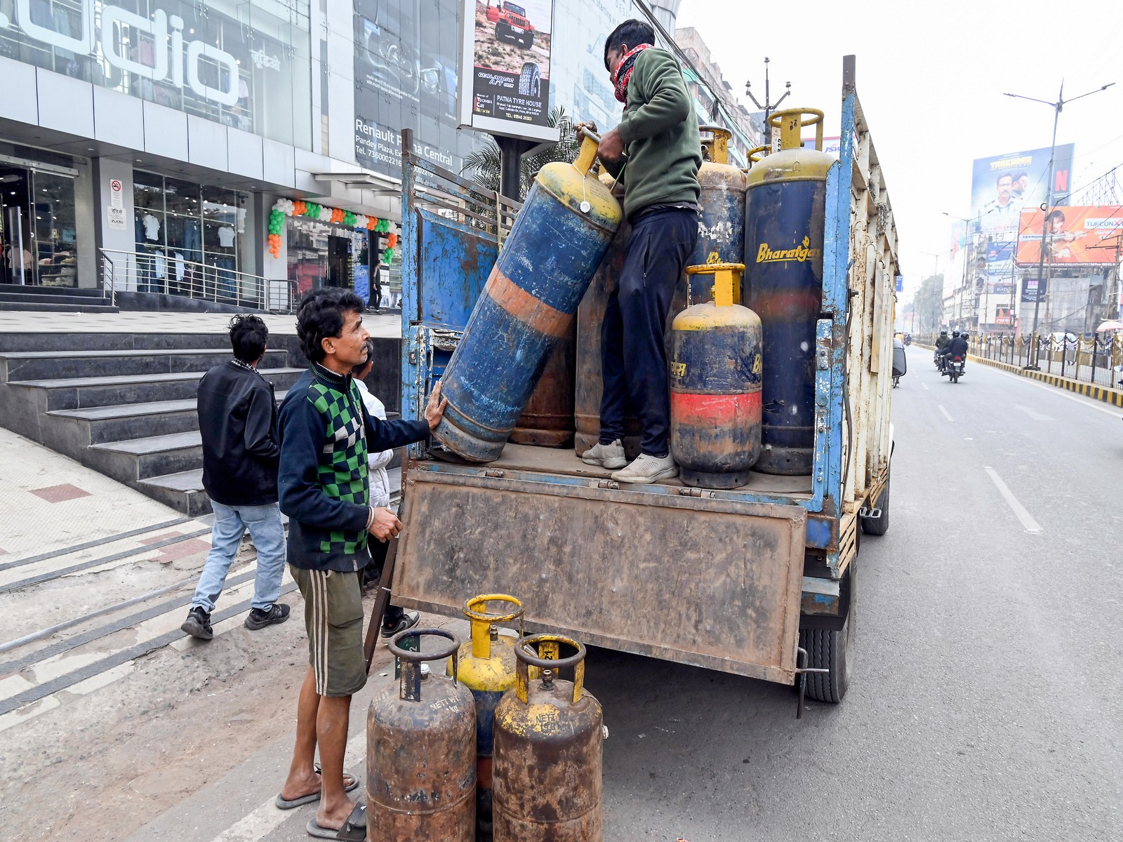 Petroleum Ministry raises states’ non-domestic LPG allocation quota to 70% of pre-crisis level