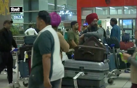 Dubai Me Phase Indian Tourist Ka Aarop: Embassy Helpline Response Nahi Kar Rahi, Flights Lagatar Cancel