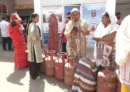 Attention Mumbaikars! LPG Shortage Ke Beech Kya CNG Aur PNG Supply Par Padega Asar? MGL Ne Di Safai