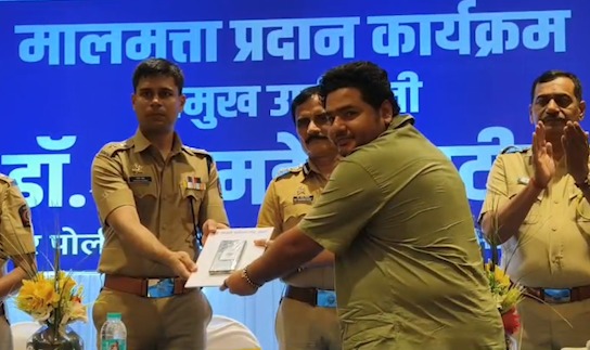 Mumbai Police Ne ₹2.12 Crore Ka Chori Aur Lost Samaaan Wapas Kiya, Govandi Mein Ceremony