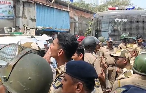 “Woh Zameen Hamari Hai” — Sewri Mein BMC Action Ke Khilaaf Protest