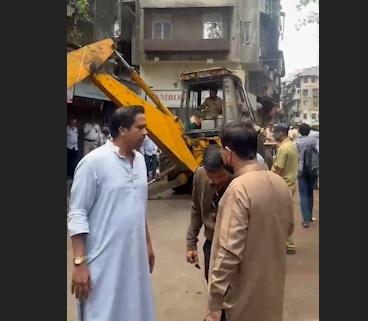 Bhendi Bazar mai Buldozer Karwayi , Murgi Mohallah assault