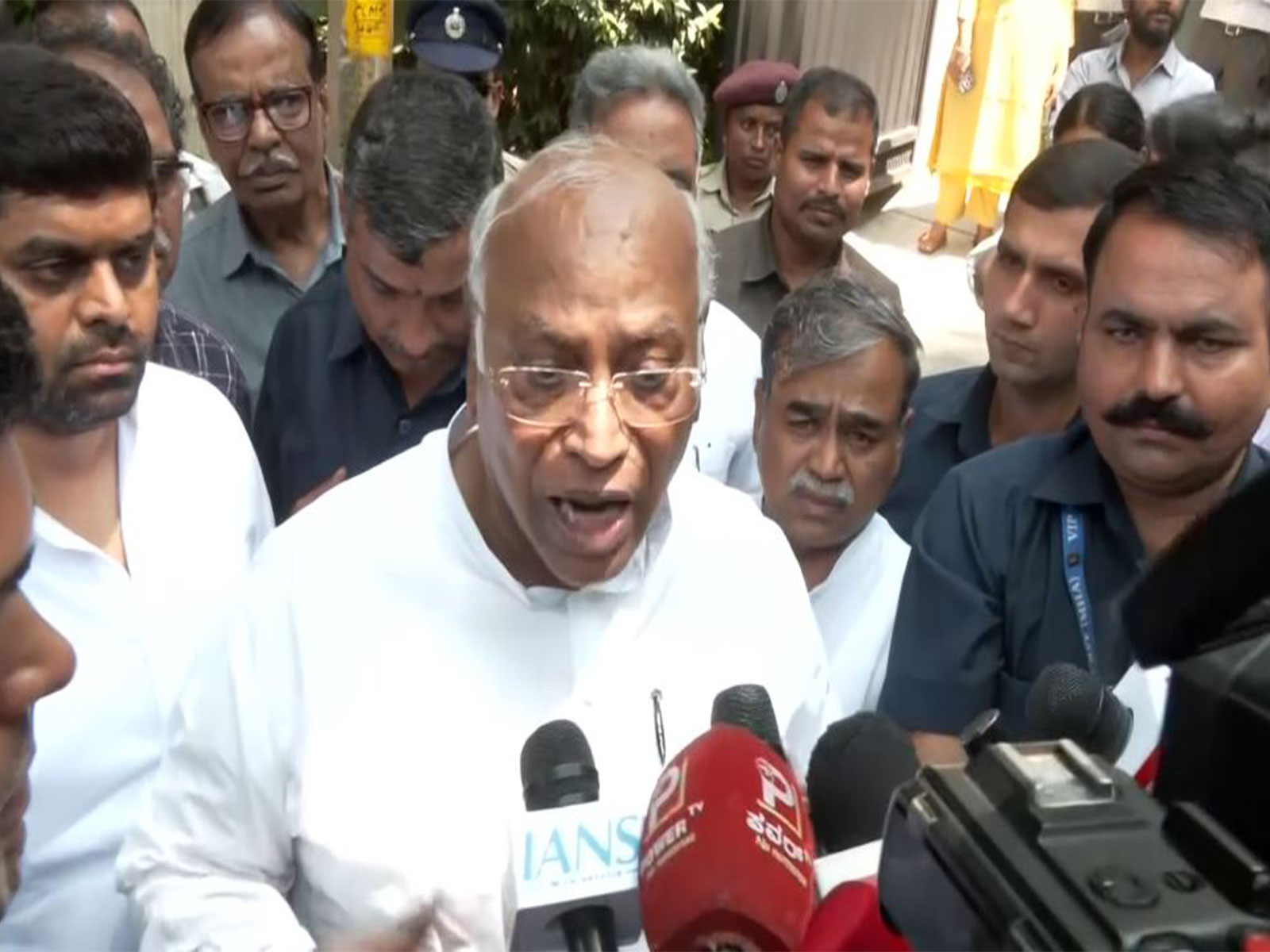 “They are doing it for political reasons”: Mallikarjun Kharge slams Centre ahead of special Parliament sitting on women’s reservation amendments