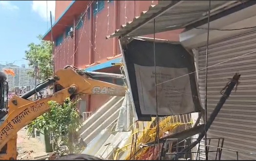 Malad Clash Ke Baad Bulldozer Action Par Rajneeti Garam, Sanjay Nirupam Aur Waris Pathan Aamne-Saamne