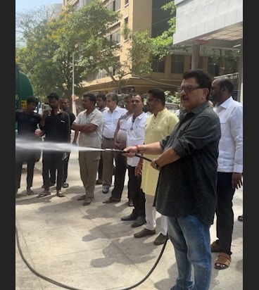 Oshiwara Mein Illegal Hawkers Par BMC Ka Bada Crackdown, Footpaths Hue Saaf
