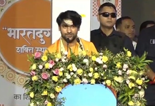 Dhirendra Shastri (Bageshwar Baba) Ka Bada Bayan: “Bachche 4 Paida Karo, Ek Swayamsevak Sangh Ke Liye Do