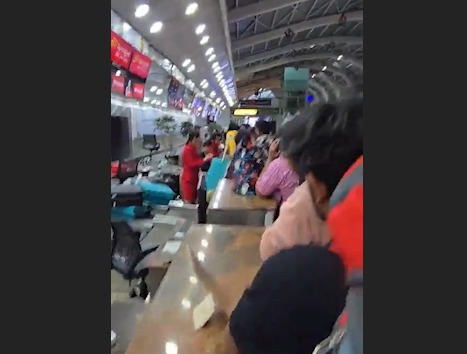 Mumbai Airport Par Spicejet ke Khilaf Passengers Ka Protest