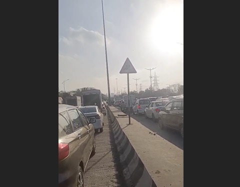 Vashi Toll Naka Se Mankhurd Jaane Wale Road Pe Traffic Jaam